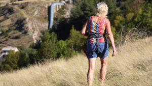 Jayne en route pour la via ferrata @Coralie Havas