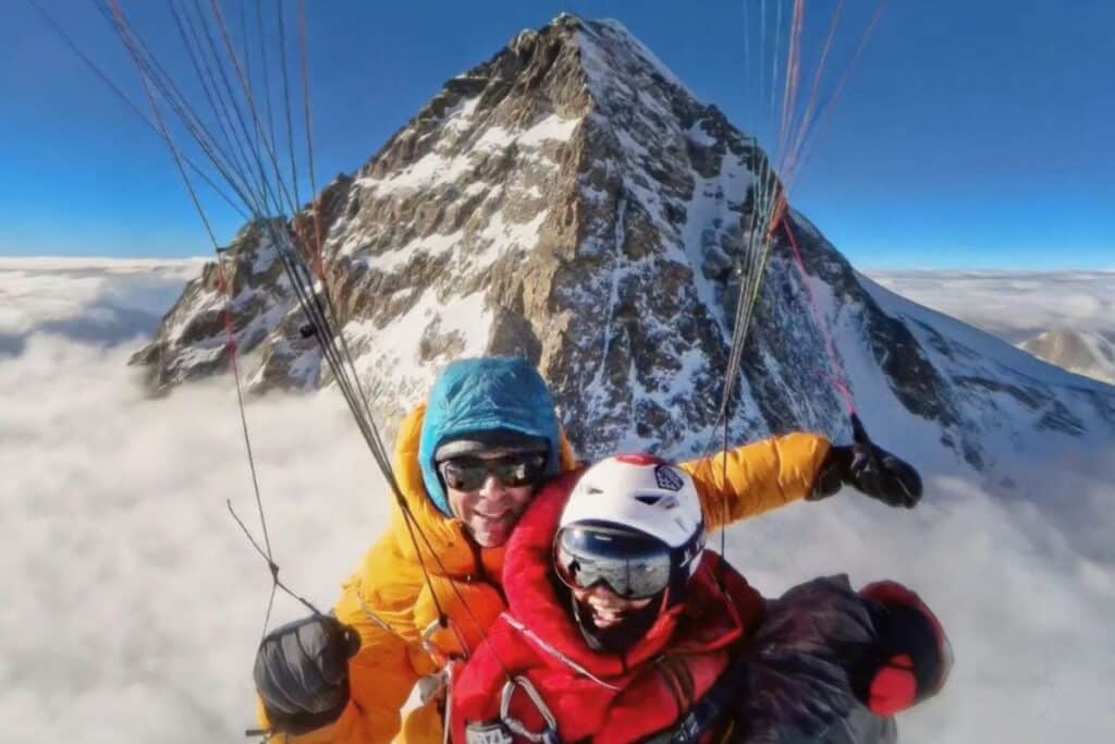 Décollage du K2 en parapente @archives Liv Sansoz & Bertrand Roche