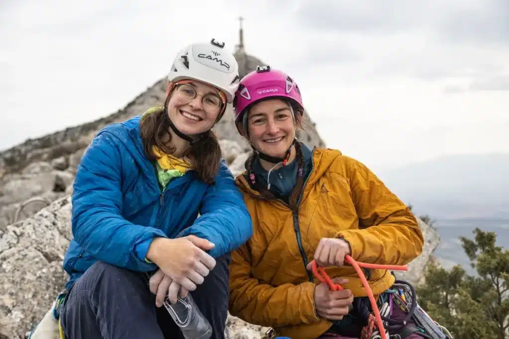 Laura Pineau et Elsa Ponzo au sommet de la Sainte-Victoire @Julien N'admiras