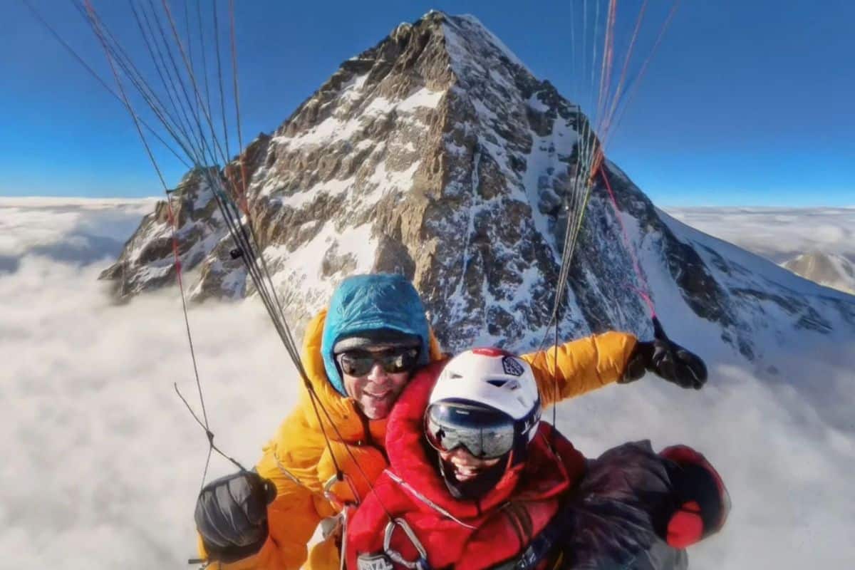 Décollage du K2 en parapente @archives Liv Sansoz & Bertrand Roche